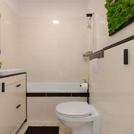 Metro Wilanowska With Parking By Renters