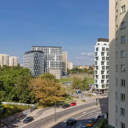 Metro Wilanowska With Parking By Renters Apartamento *