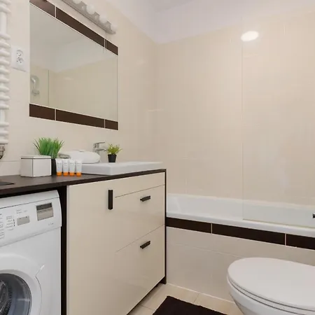 Metro Wilanowska With Parking By Renters *