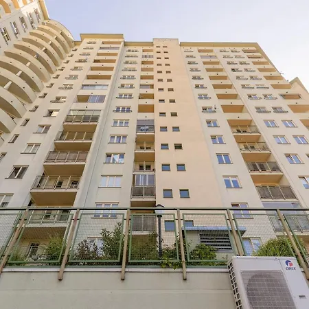 Metro Wilanowska With Parking By Renters Apartamento *