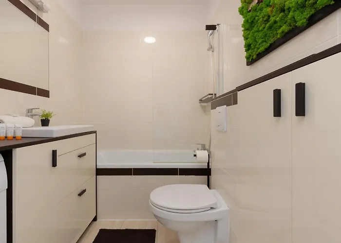 Metro Wilanowska With Parking By Renters